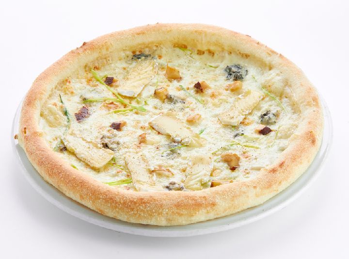 Пицца с горгонзолой, сыром бри и белыми грибами